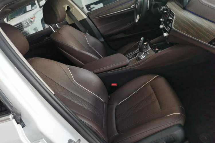 Used BMW 5 Series 2022 Updated 530Li Leading Edition Luxury Package Right Front Seat