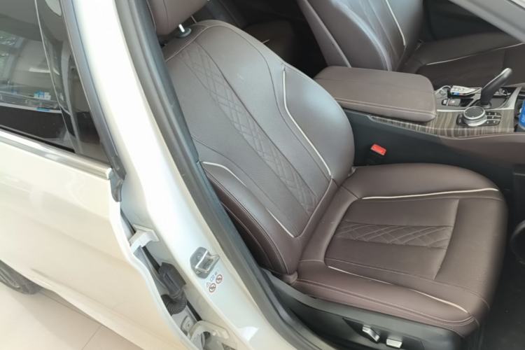 Used BMW 5 Series 2022 Restyled 530Li Leading Edition M Sport Package Right Front Seat