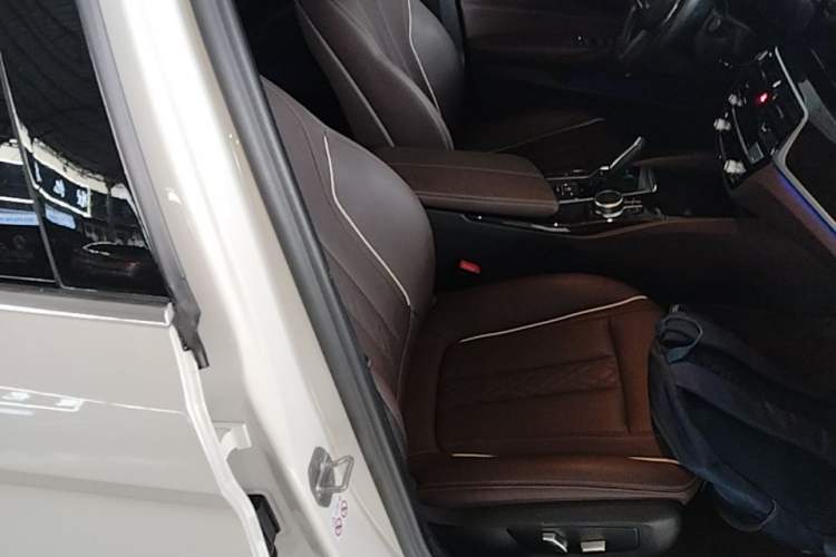 Used BMW 5 Series 2022 Second Facelift 525Li M Sport Package Right Front Seat