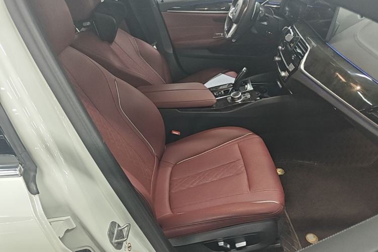 Used BMW 5 Series 2022 Restyled 530Li Leading Edition M Sport Package Right Front Seat