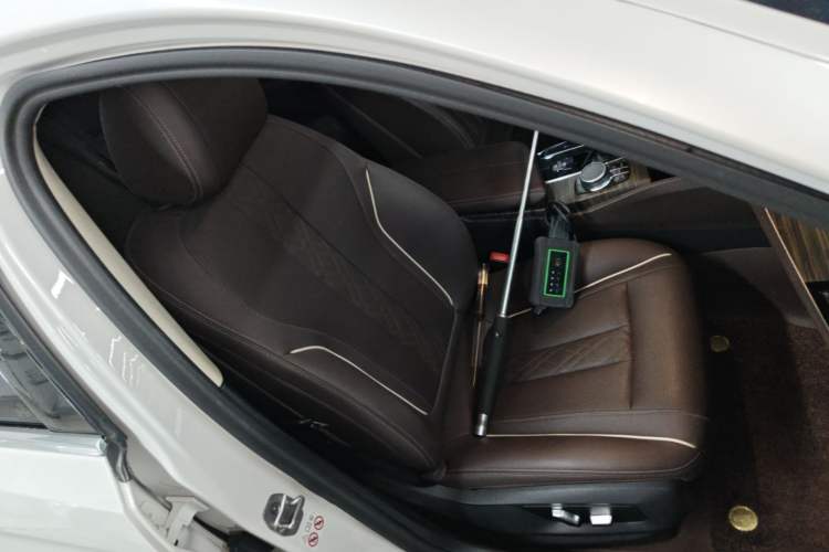 Used BMW 5 Series 2022 Second Facelift 530Li Leading Edition M Sport Package Right Front Seat