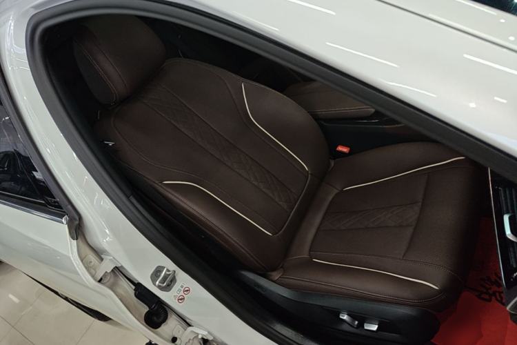 Used BMW 5 Series 2022 Second Facelift 525Li M Sport Package Right Front Seat