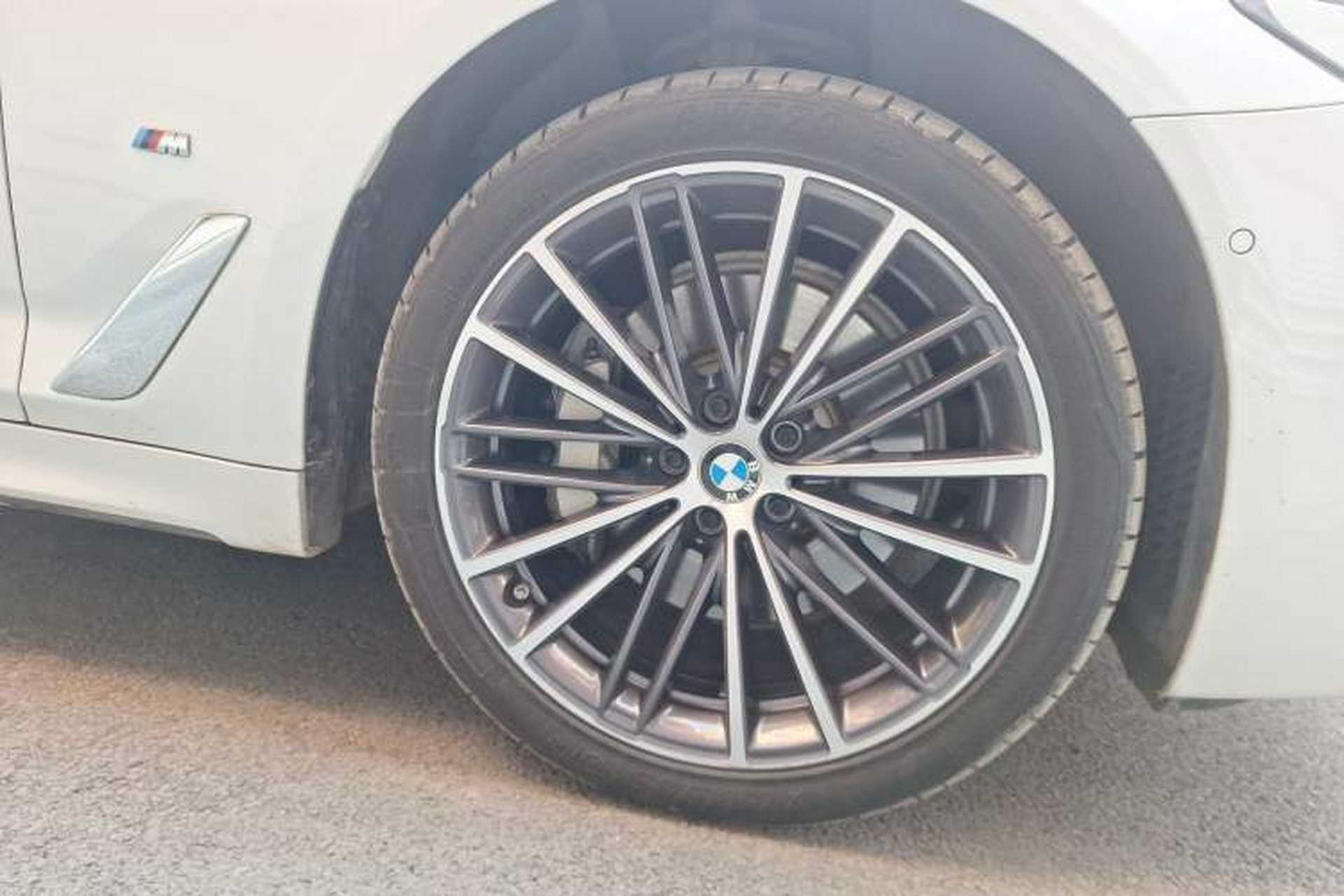 Used BMW 5 Series 2022 Revised Version 530Li xDrive M Sport Package Right Front Wheel Hub