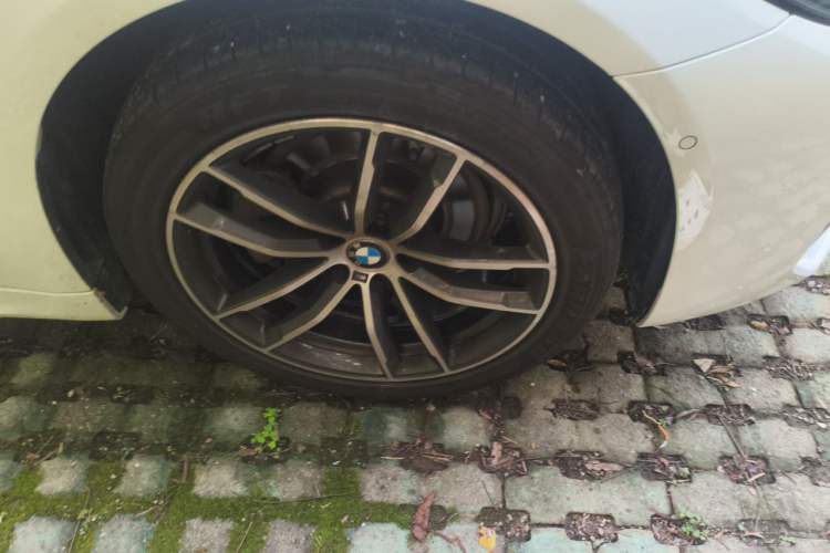 Used BMW 5 Series 2022 525i M Sport Package Right Front Wheel Hub