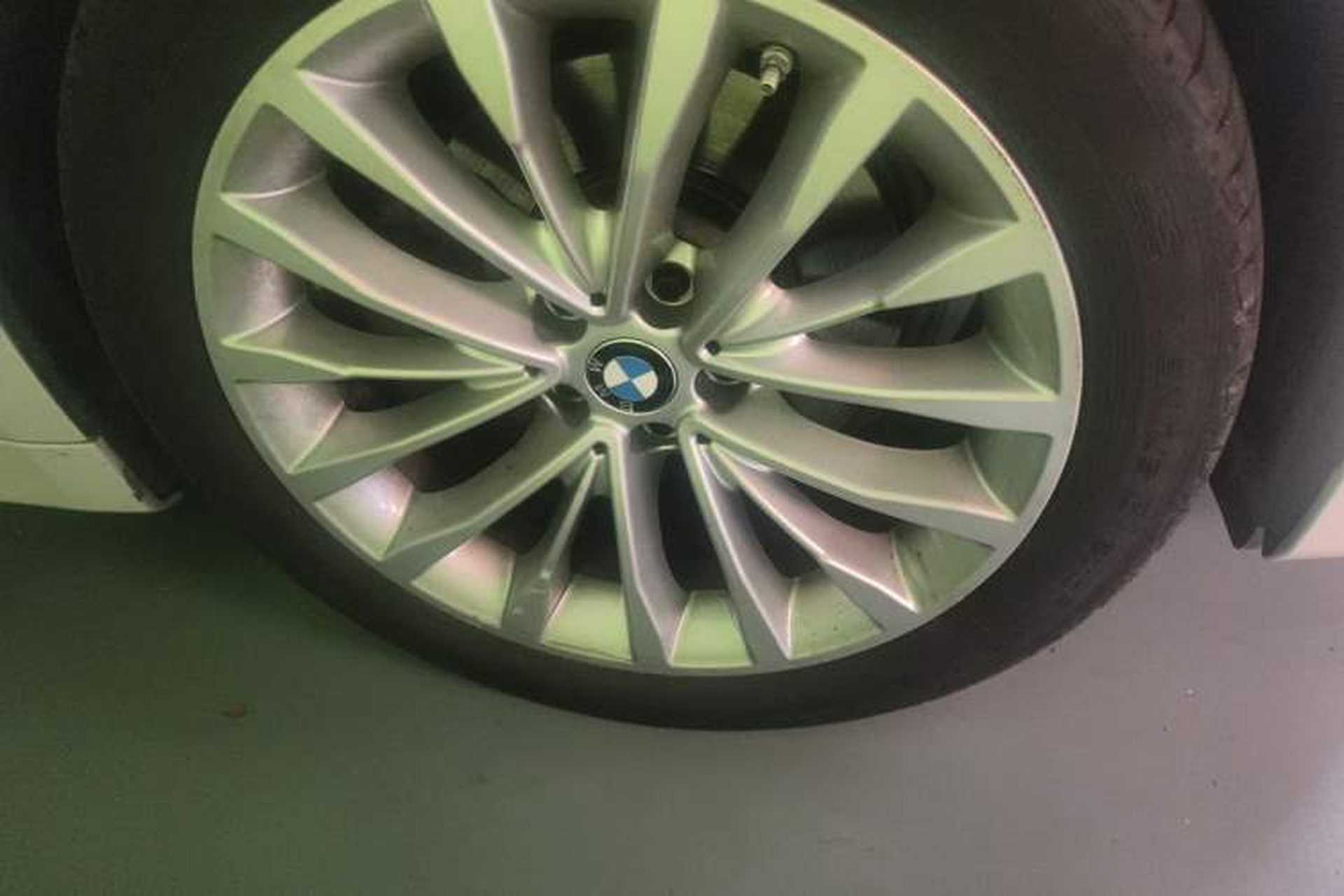 Used BMW 5 Series 2022 525Li Luxury Package Right Front Wheel Hub