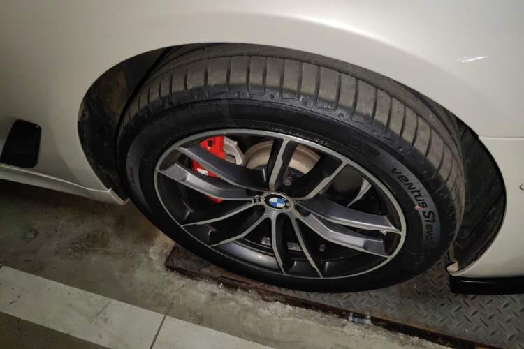Used BMW 5 Series 2022 Restyled 525Li M Sport Package Right Front Wheel Hub