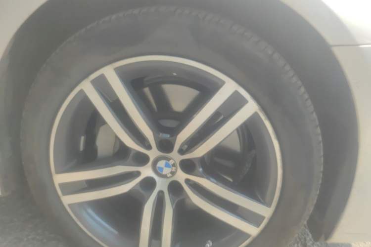 Used BMW 5 Series 2022 530Li Leading Luxury Package Right Front Wheel Hub