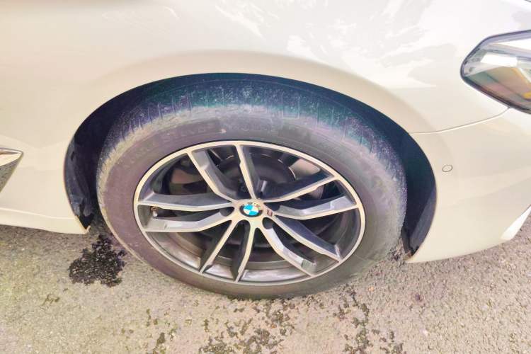 Used BMW 5 Series 2022 Second Facelift 525Li M Sport Package Right Front Wheel Hub
