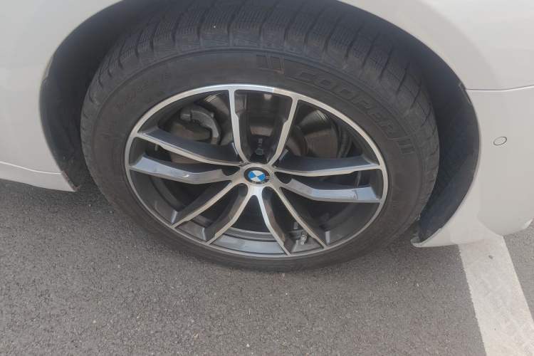 Used BMW 5 Series 2022 525Li M Sport Package Right Front Wheel Hub