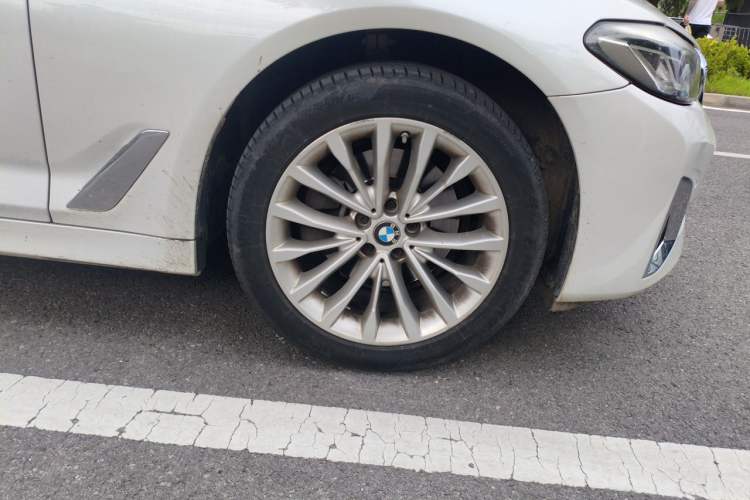 Used BMW 5 Series 2022 Restyled 525Li Luxury Package Right Front Wheel Hub