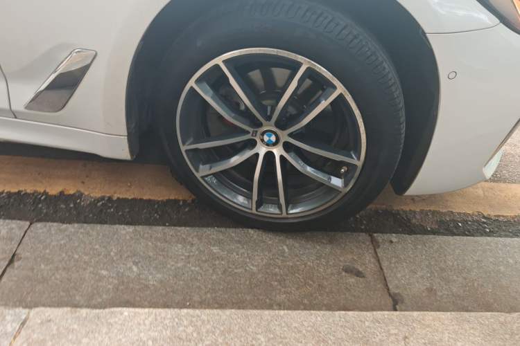 Used BMW 5 Series 2022 Second Facelift 525Li M Sport Package Right Front Wheel Hub