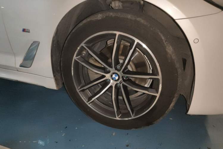 Used BMW 5 Series 2022 525Li M Sport Package Right Front Wheel Hub