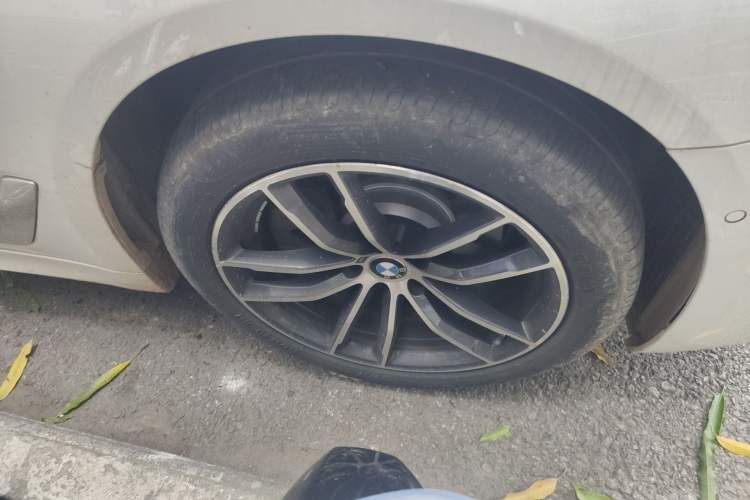 Used BMW 5 Series 2022 Restyled 525Li M Sport Package Right Front Wheel Hub