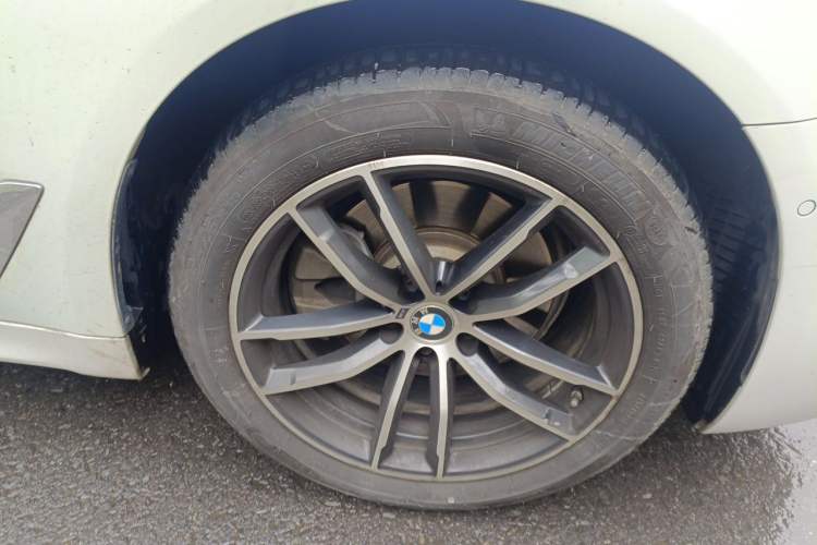 Used BMW 5 Series 2022 Restyled 525Li M Sport Package Right Front Wheel Hub