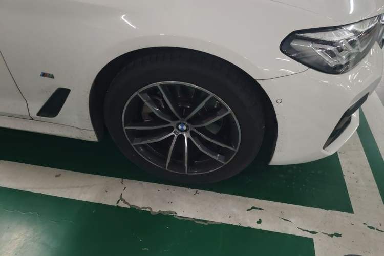Used BMW 5 Series 2022 Restyled 525i M Sport Package Right Front Wheel Hub