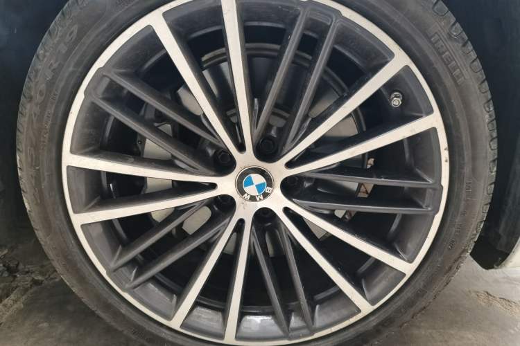 Used BMW 5 Series 2022 Second Facelift 530Li xDrive M Sport Package Right Front Wheel Hub