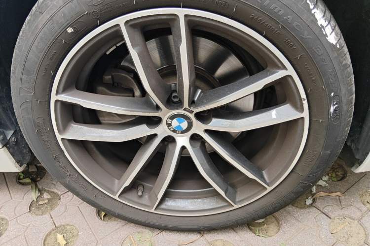 Used BMW 5 Series 2022 Second Facelift 525Li Luxury Package Right Front Wheel Hub