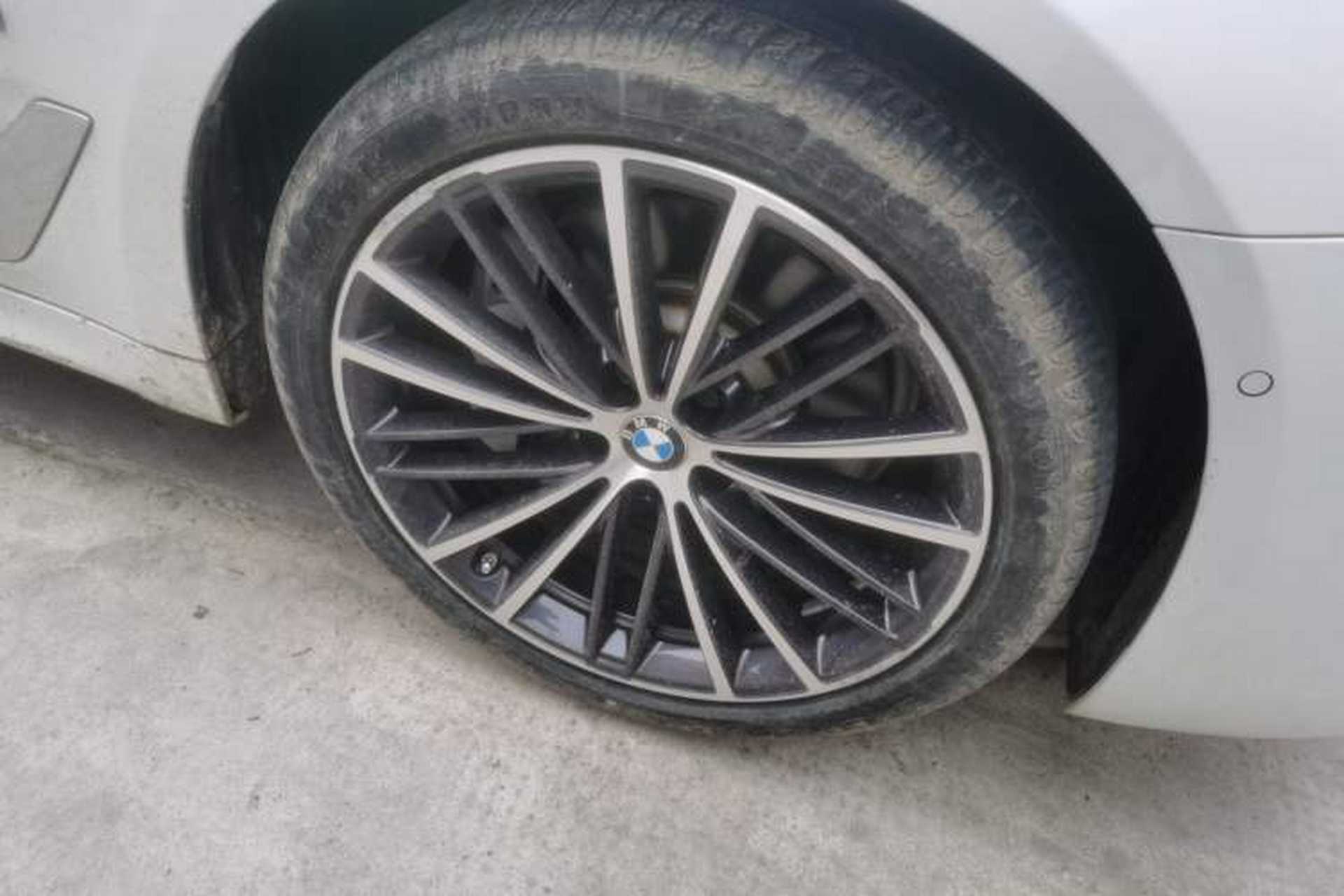 Used BMW 5 Series 2022 Restyled 530Li Leading Edition M Sport Package Right Front Wheel Hub