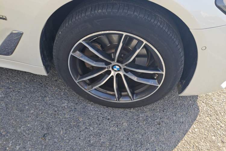 Used BMW 5 Series 2022 Second Facelift 525Li M Sport Package Right Front Wheel Hub