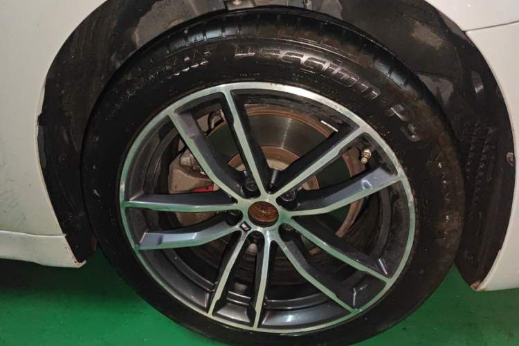 Used BMW 5 Series 2022 525Li M Sport Package Right Front Wheel Hub