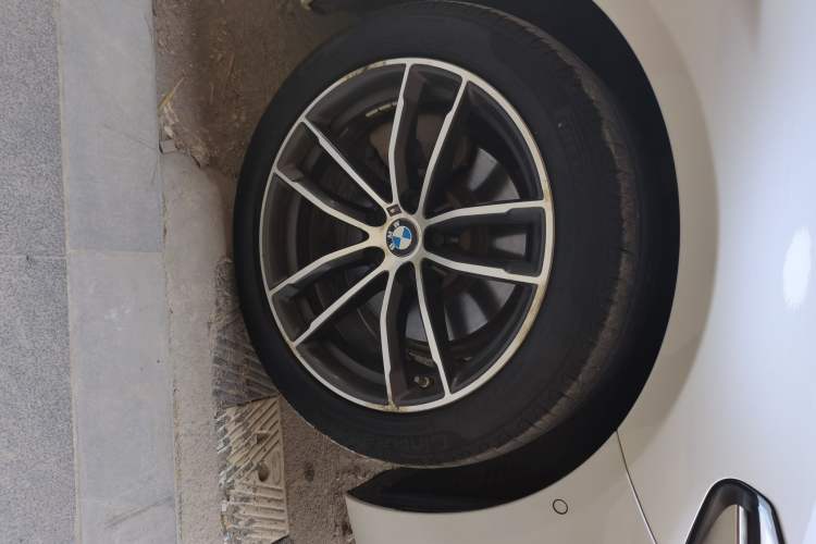 Used BMW 5 Series 2022 Restyled 525Li Luxury Package Right Front Wheel Hub