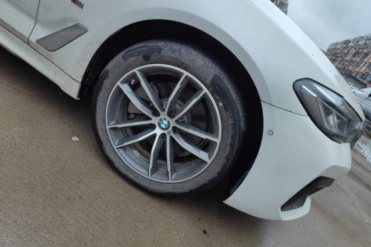 Used BMW 5 Series 2022 525Li M Sport Package Right Front Wheel Hub