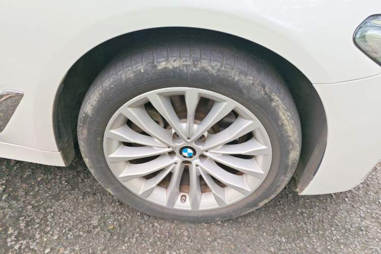 Used BMW 5 Series 2022 Second Facelift 525Li Luxury Package Right Front Wheel Hub