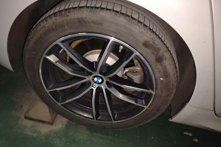 Used BMW 5 Series 2022 525Li M Sport Package Right Front Wheel Hub