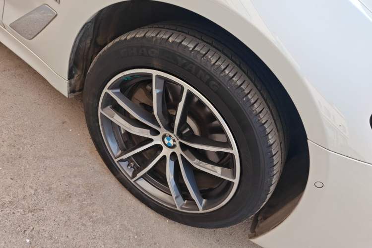 Used BMW 5 Series 2022 Second Facelift 525Li M Sport Package Right Front Wheel Hub