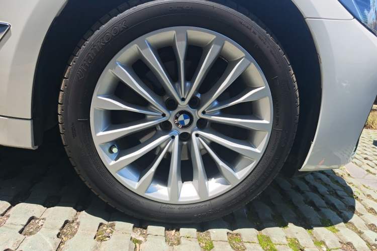 Used BMW 5 Series 2022 Restyled 525Li Luxury Package Right Front Wheel Hub