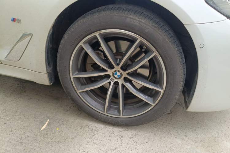 Used BMW 5 Series 2022 Second Facelift 525Li M Sport Package Right Front Wheel Hub