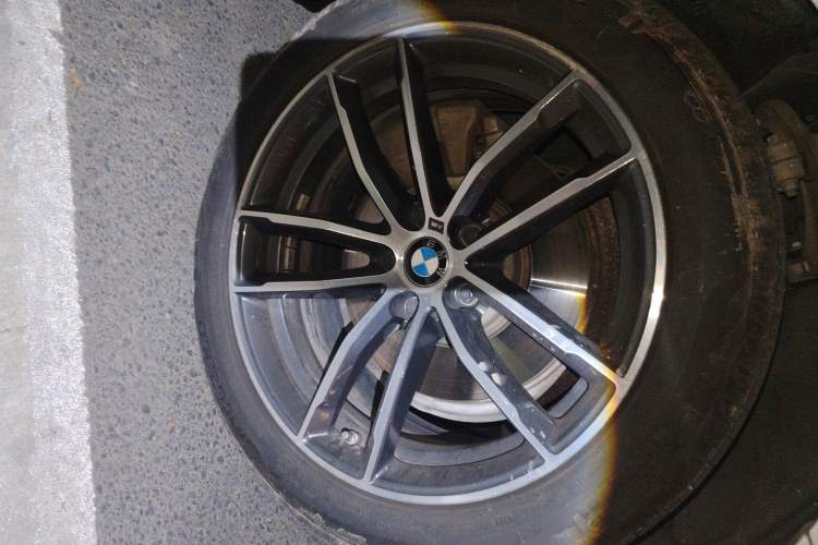 Used BMW 5 Series 2022 Second Facelift 525Li M Sport Package Right Front Wheel Hub
