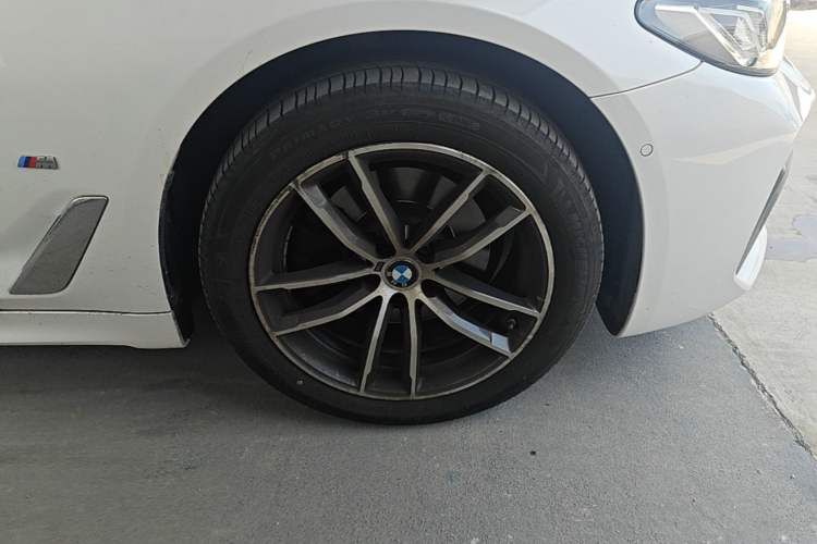 Used BMW 5 Series 2022 Restyled 525Li M Sport Package Right Front Wheel Hub