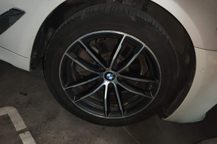 Used BMW 5 Series 2022 Second Facelift 525Li M Sport Package Right Front Wheel Hub