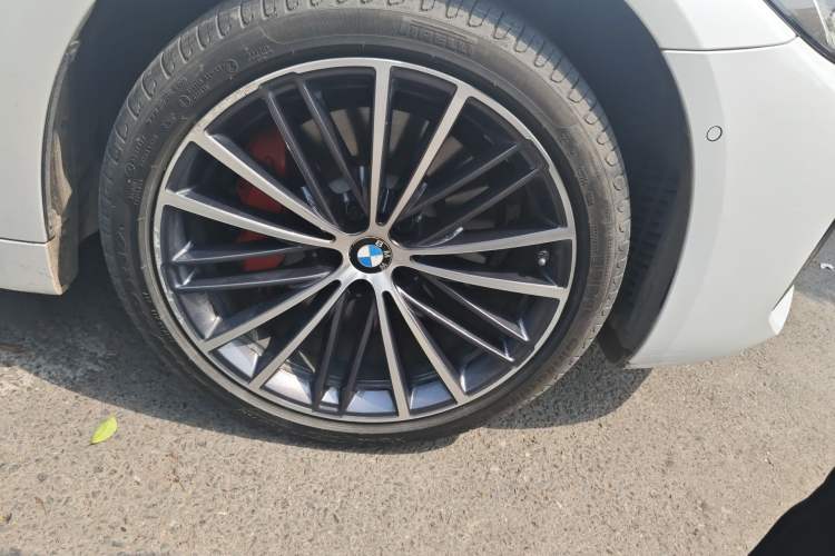 Used BMW 5 Series 2022 Restyled 530Li Leading Edition M Sport Package Right Front Wheel Hub