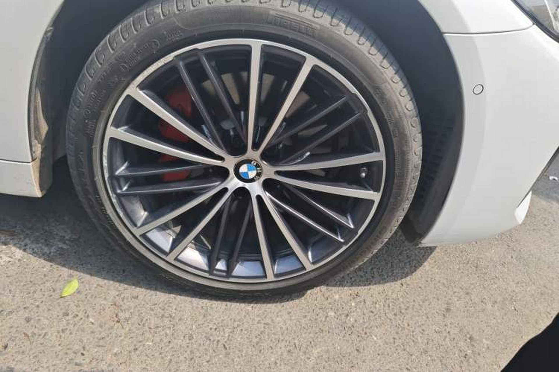 Used BMW 5 Series 2022 Restyled 530Li Leading Edition M Sport Package Right Front Wheel Hub