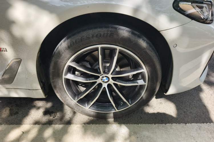 Used BMW 5 Series 2022 Second Facelift 525Li M Sport Package Right Front Wheel Hub