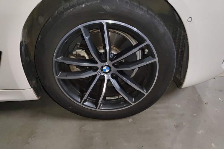 Used BMW 5 Series 2022 Second Facelift 525i M Sport Package Right Front Wheel Hub