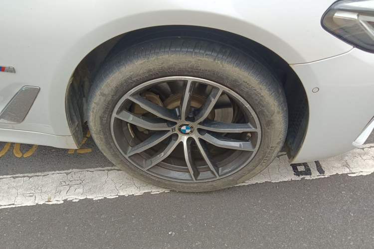 Used BMW 5 Series 2022 Restyled 525Li M Sport Package Right Front Wheel Hub