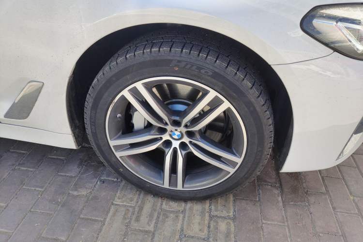 Used BMW 5 Series 2022 Second Facelift 530Li xDrive Luxury Package Right Front Wheel Hub