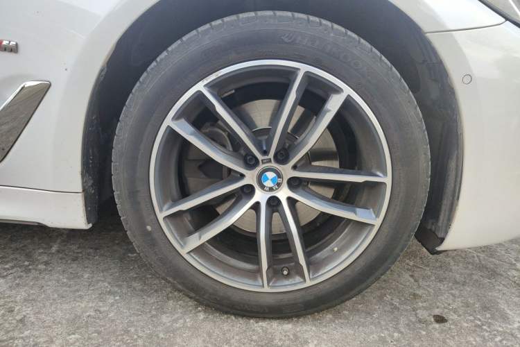 Used BMW 5 Series 2022 Restyled 525Li M Sport Package Right Front Wheel Hub