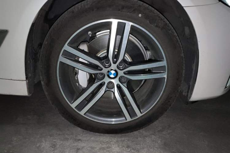Used BMW 5 Series 2022 Second Facelift 530Li xDrive Luxury Package Right Front Wheel Hub