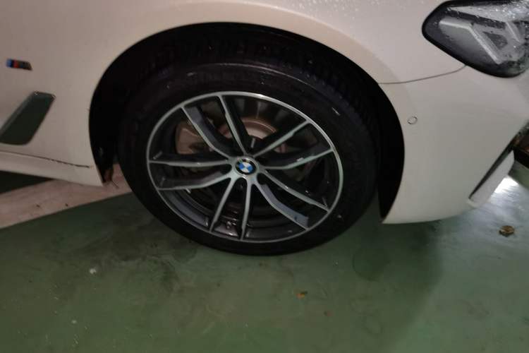 Used BMW 5 Series 2022 Restyled 525Li M Sport Package Right Front Wheel Hub