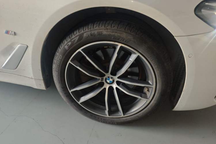 Used BMW 5 Series 2022 Restyled 525Li M Sport Package Right Front Wheel Hub