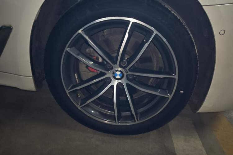 Used BMW 5 Series 2022 Restyled 525Li M Sport Package Right Front Wheel Hub