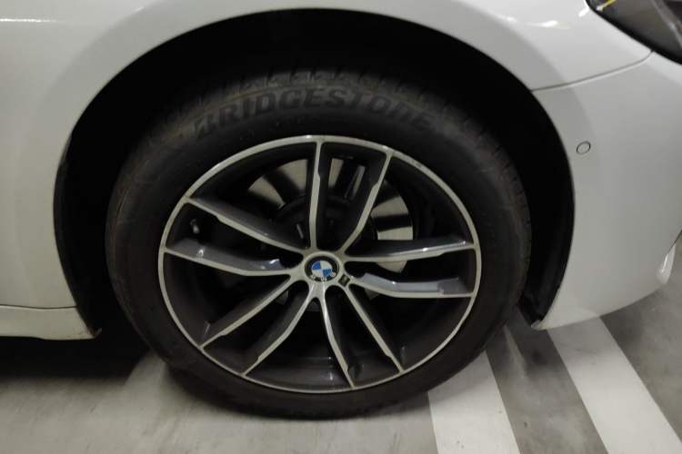 Used BMW 5 Series 2022 Restyled 525Li M Sport Package Right Front Wheel Hub