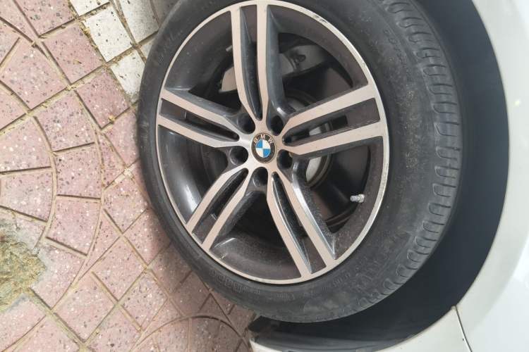 Used BMW 5 Series 2022 Updated 530Li xDrive Luxury Package Right Front Wheel Hub