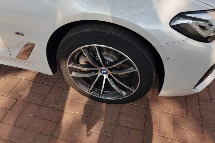 Used BMW 5 Series 2022 Restyled 525Li M Sport Package Right Front Wheel Hub