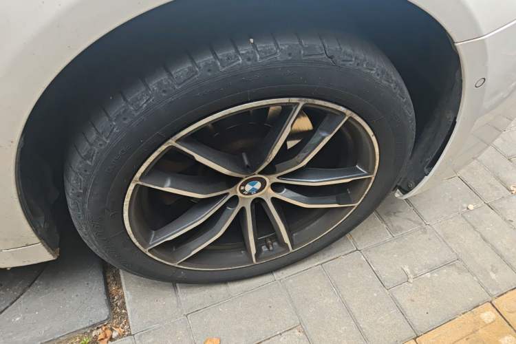 Used BMW 5 Series 2022 Second Facelift 525Li M Sport Package Right Front Wheel Hub