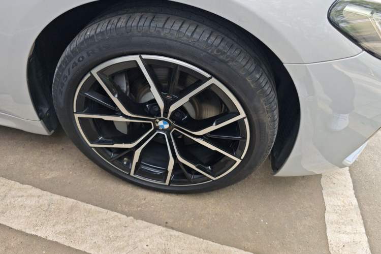 Used BMW 5 Series 2022 530Li Luxury Edition M Sport Package Right Front Wheel Hub
